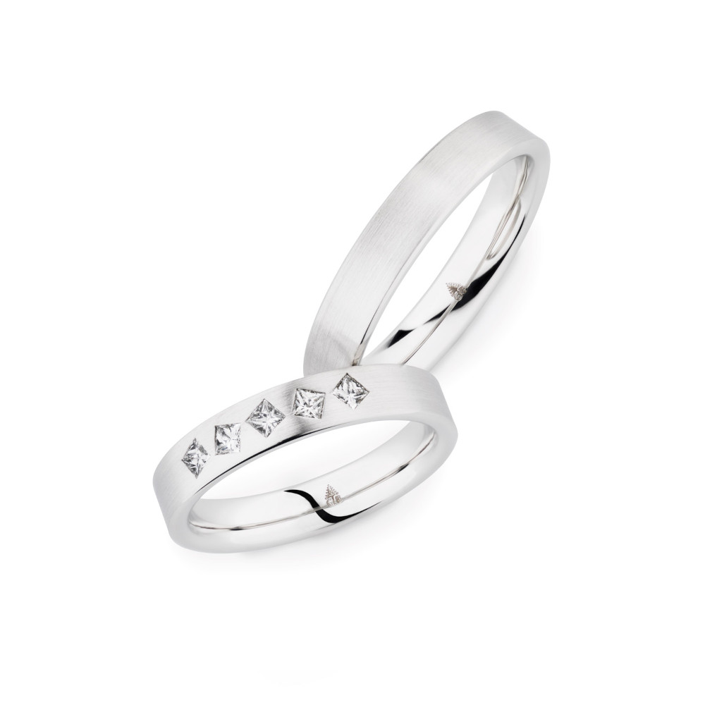 <a href="https://www.juwelier-kerner.de/sortiment/shop/marken/christian-bauer/" rel="tag">Christian Bauer</a>, <a href="https://www.juwelier-kerner.de/sortiment/shop/damenring/" rel="tag">Damenring</a>, <a href="https://www.juwelier-kerner.de/sortiment/shop/ringe-shop/trauringe-ringe-shop/" rel="tag">Trauringe</a>