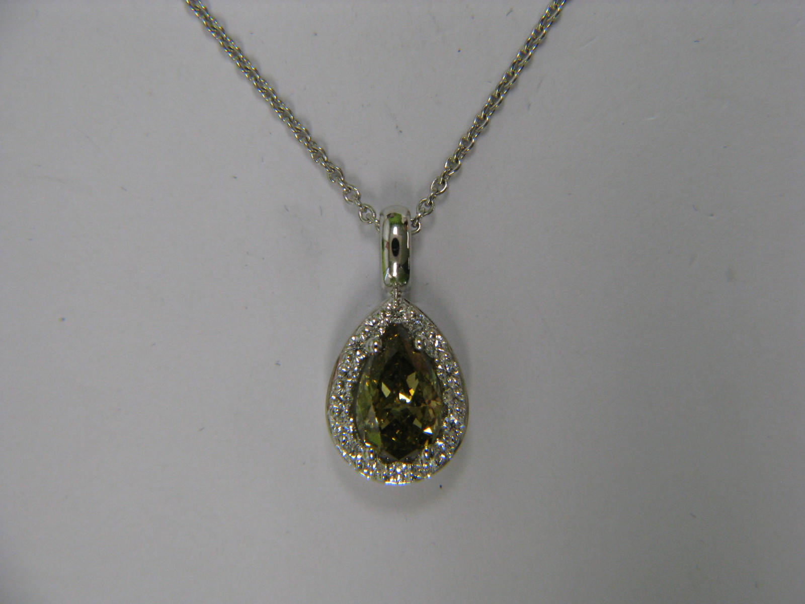 <a href="https://www.juwelier-kerner.de/sortiment/shop/anhaenger-mit-kette/" rel="tag">Anhänger mit Kette</a>, <a href="https://www.juwelier-kerner.de/sortiment/shop/marken/leo-wittwer-marken/" rel="tag">Leo Wittwer</a>