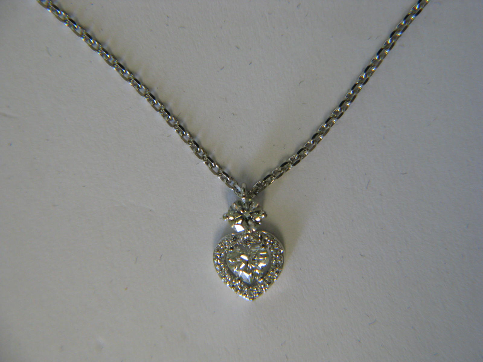 <a href="https://www.juwelier-kerner.de/sortiment/shop/anhaenger-mit-kette/" rel="tag">Anhänger mit Kette</a>, <a href="https://www.juwelier-kerner.de/sortiment/shop/marken/leo-wittwer-marken/" rel="tag">Leo Wittwer</a>