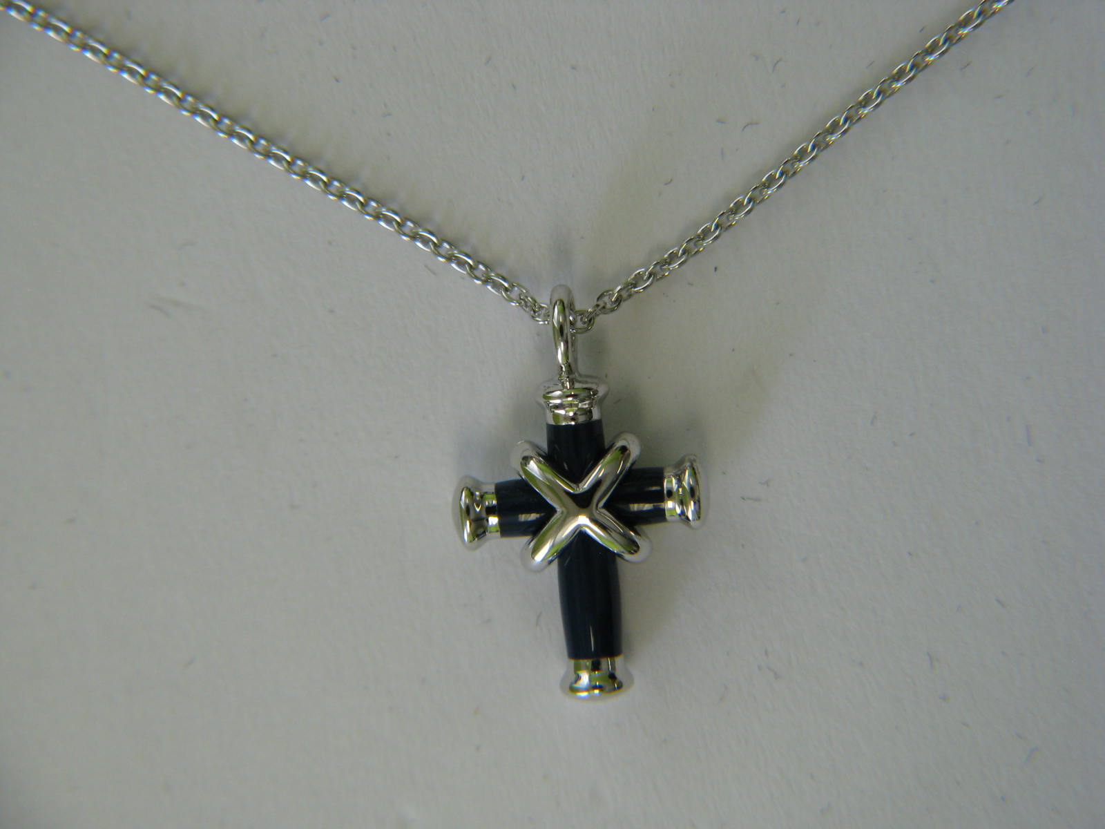 <a href="https://www.juwelier-kerner.de/sortiment/shop/anhaenger-mit-kette/" rel="tag">Anhänger mit Kette</a>, <a href="https://www.juwelier-kerner.de/sortiment/shop/marken/leo-wittwer-marken/" rel="tag">Leo Wittwer</a>