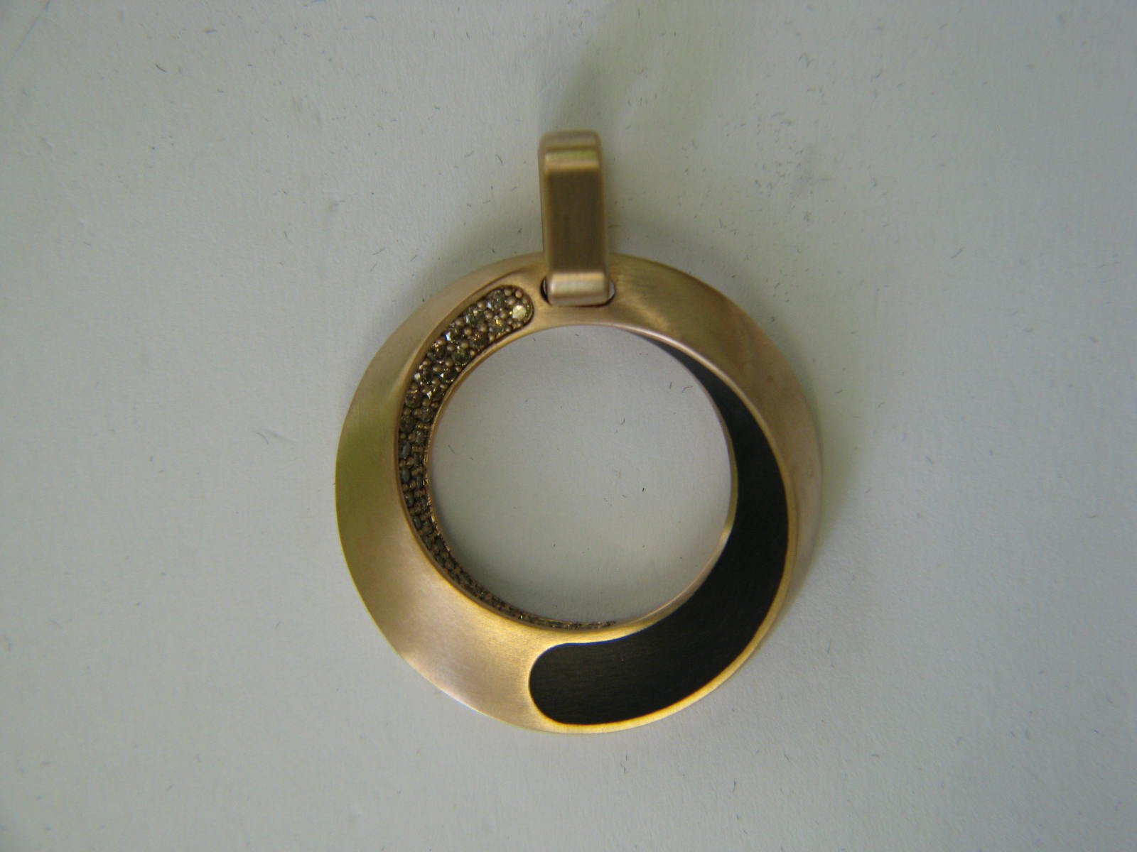 <a href="https://www.juwelier-kerner.de/sortiment/shop/anhaenger/" rel="tag">Anhänger</a>, <a href="https://www.juwelier-kerner.de/sortiment/shop/marken/leo-wittwer-marken/" rel="tag">Leo Wittwer</a>
