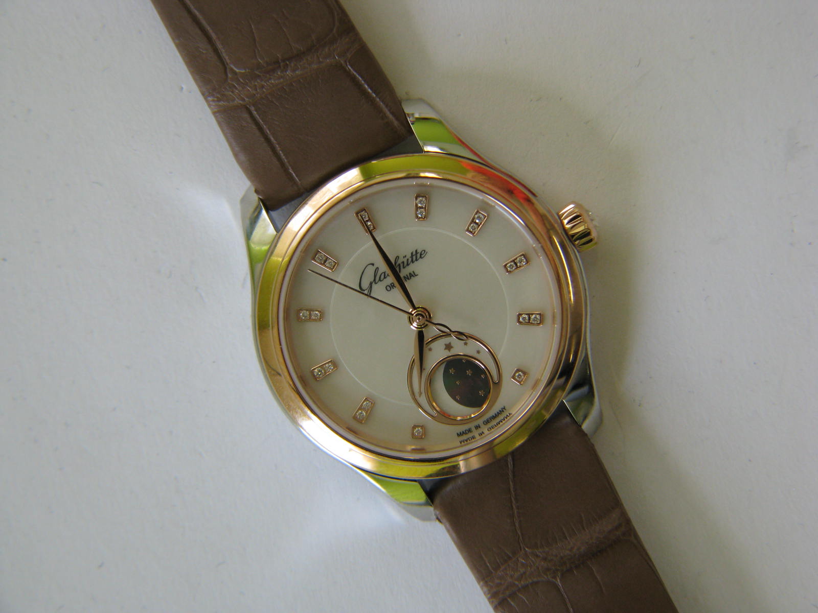 <a href="https://www.juwelier-kerner.de/sortiment/shop/uhren/glashuette/" rel="tag">Glashütte Original</a>