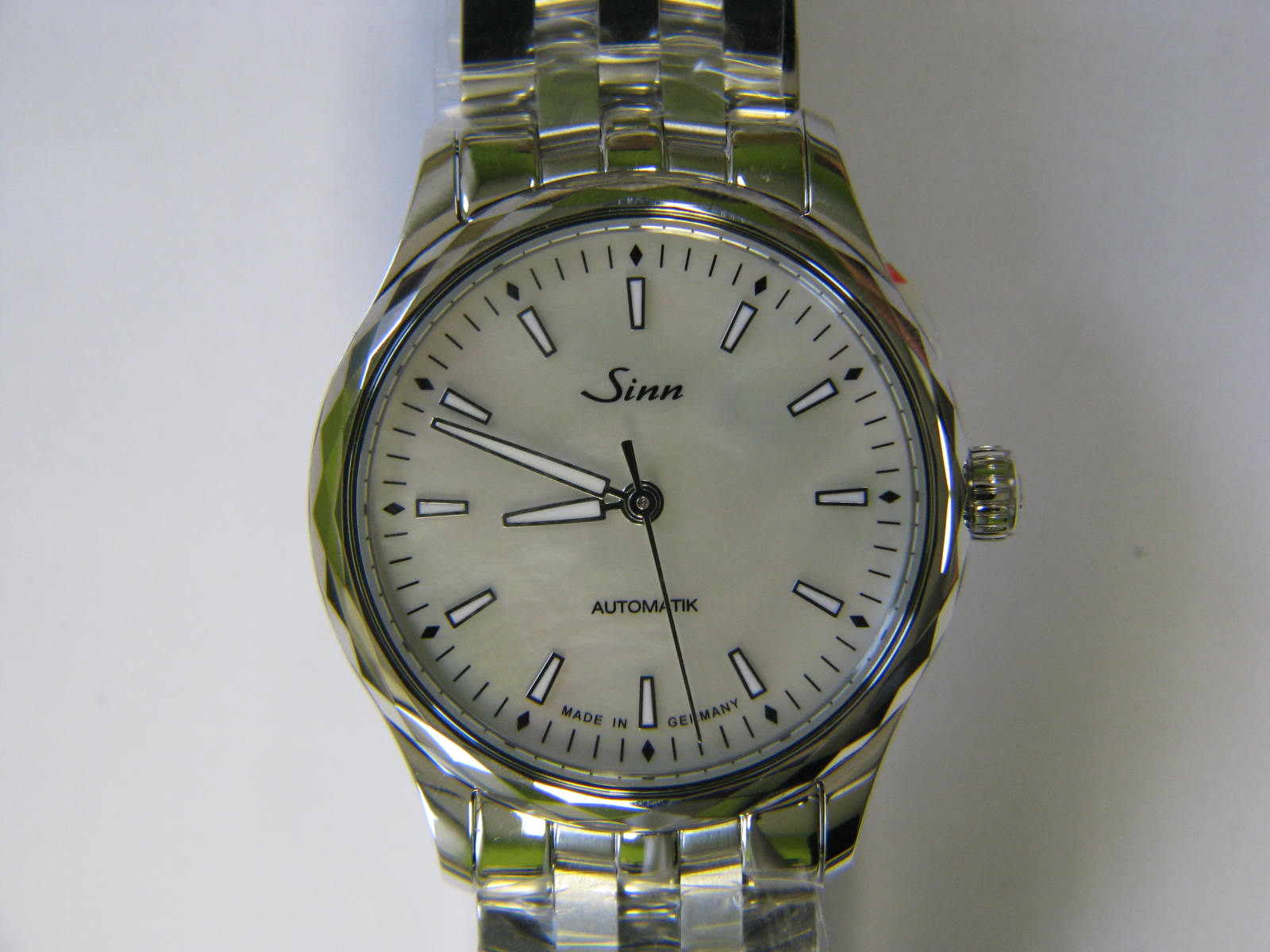<a href="https://www.juwelier-kerner.de/sortiment/shop/uhren/sinn/" rel="tag">Sinn</a>