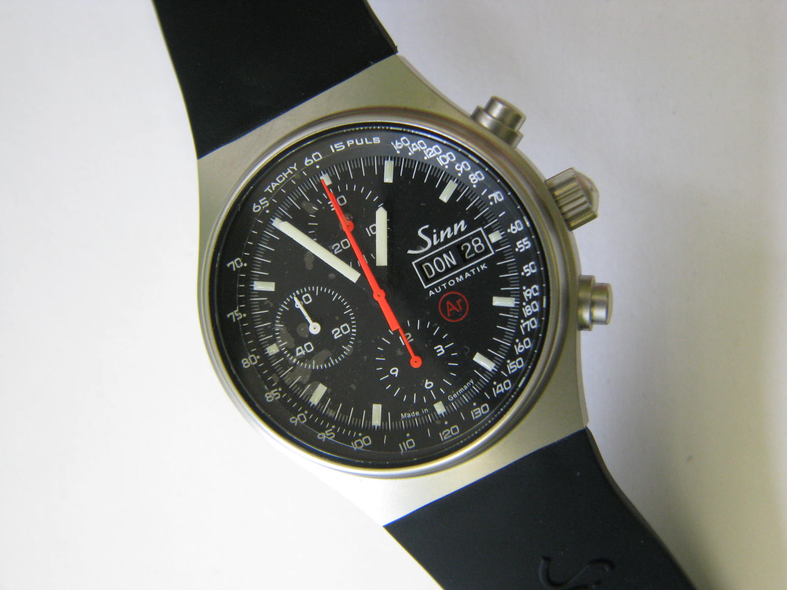 <a href="https://www.juwelier-kerner.de/sortiment/shop/uhren/sinn/" rel="tag">Sinn</a>