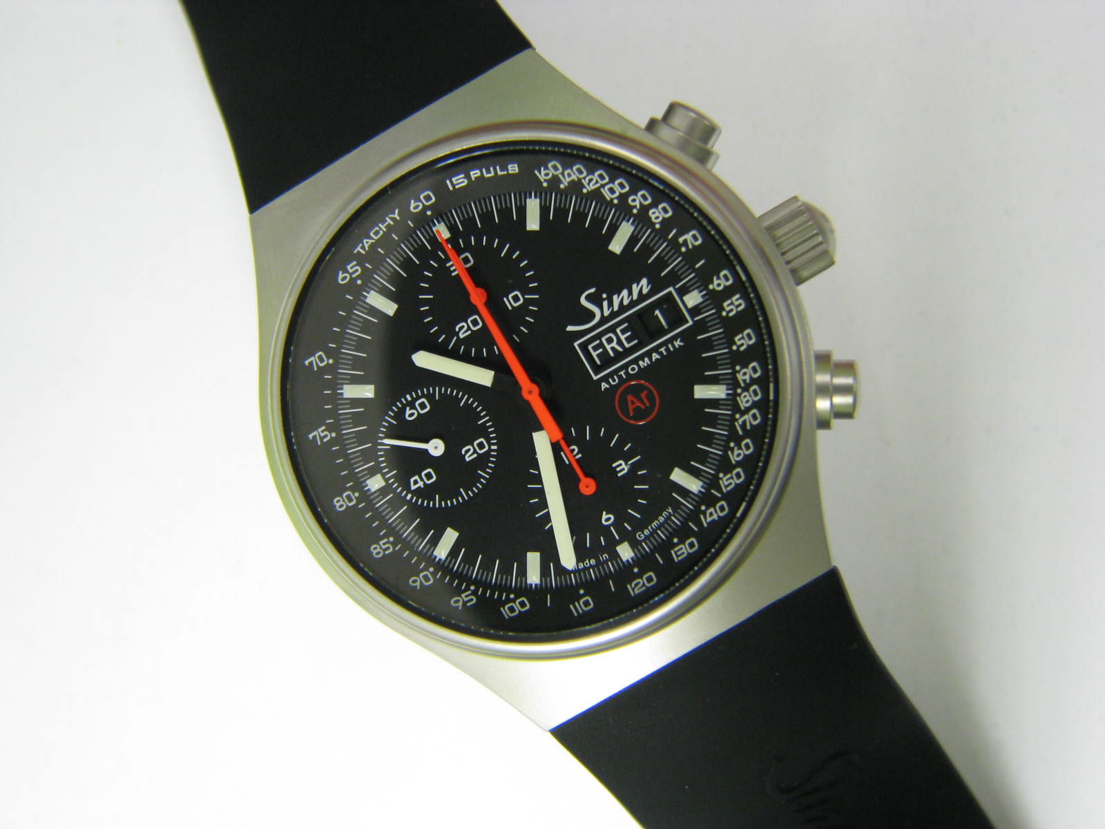 <a href="https://www.juwelier-kerner.de/sortiment/shop/uhren/sinn/" rel="tag">Sinn</a>