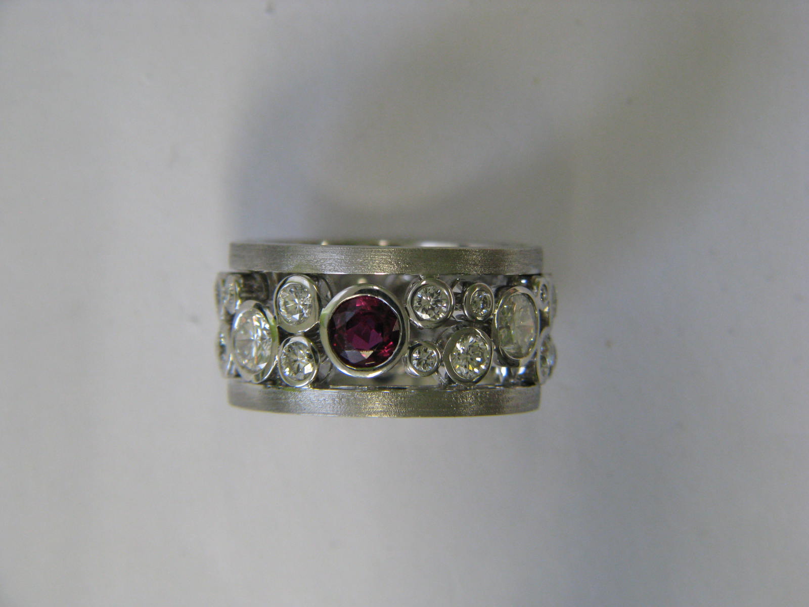 <a href="https://www.juwelier-kerner.de/sortiment/shop/damenring/" rel="tag">Damenring</a>, <a href="https://www.juwelier-kerner.de/sortiment/shop/marken/krieger-fine-jewellery/" rel="tag">Krieger Fine Jewellery</a>