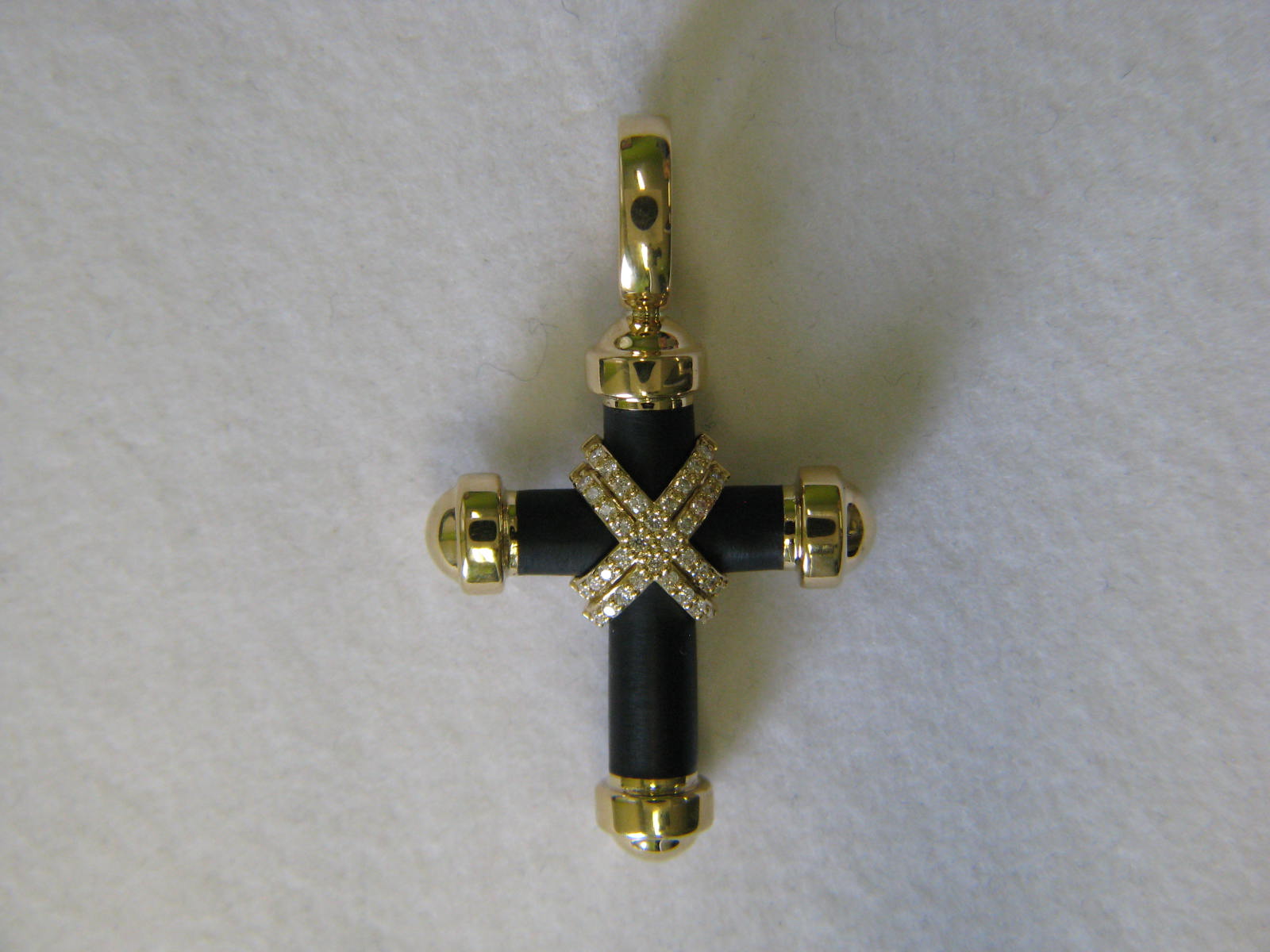 <a href="https://www.juwelier-kerner.de/sortiment/shop/kreuz/" rel="tag">Kreuz</a>, <a href="https://www.juwelier-kerner.de/sortiment/shop/marken/leo-wittwer-marken/" rel="tag">Leo Wittwer</a>