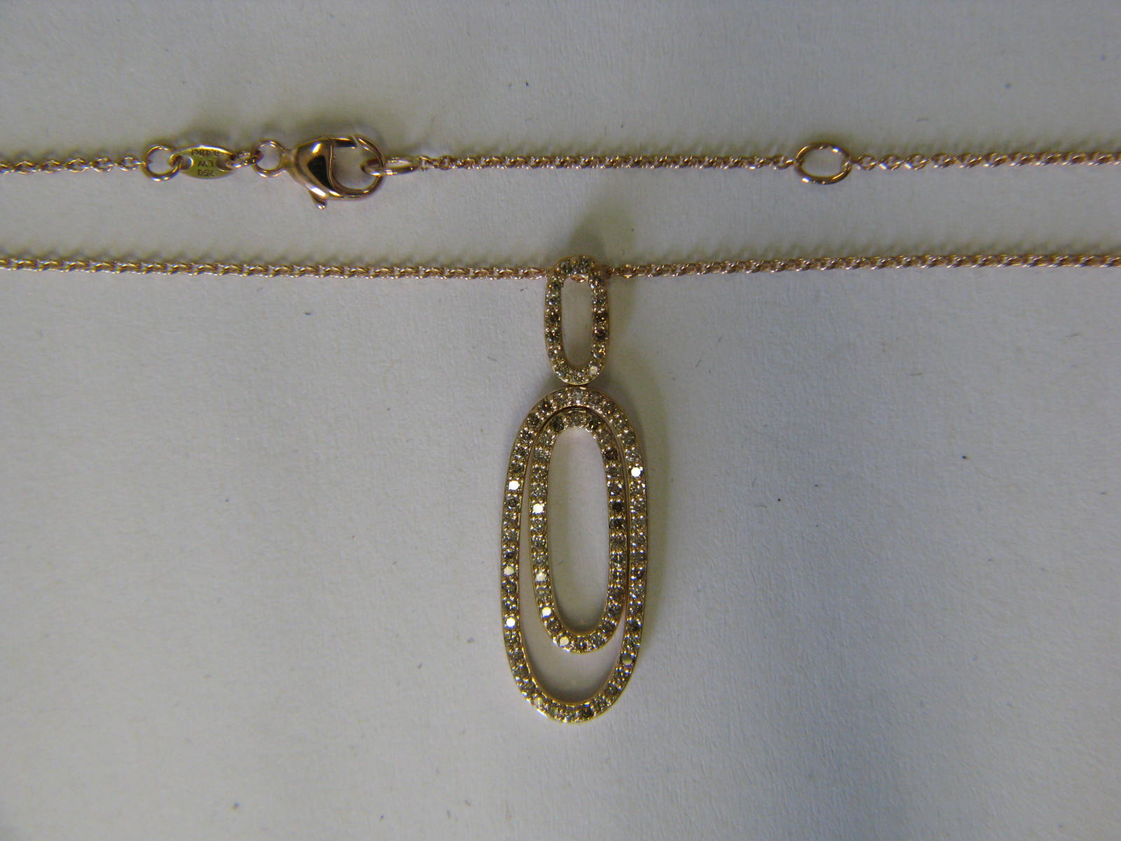 <a href="https://www.juwelier-kerner.de/sortiment/shop/anhaenger-mit-kette/" rel="tag">Anhänger mit Kette</a>, <a href="https://www.juwelier-kerner.de/sortiment/shop/marken/leo-wittwer-marken/" rel="tag">Leo Wittwer</a>