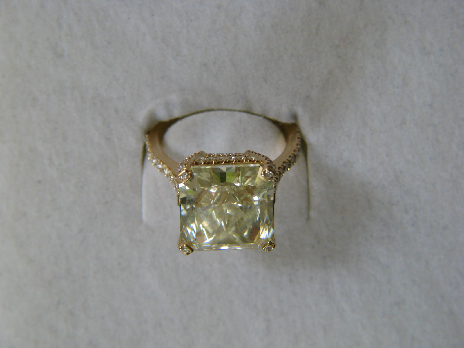 <a href="https://www.juwelier-kerner.de/sortiment/shop/damenring/" rel="tag">Damenring</a>, <a href="https://www.juwelier-kerner.de/sortiment/shop/marken/krieger-fine-jewellery/" rel="tag">Krieger Fine Jewellery</a>