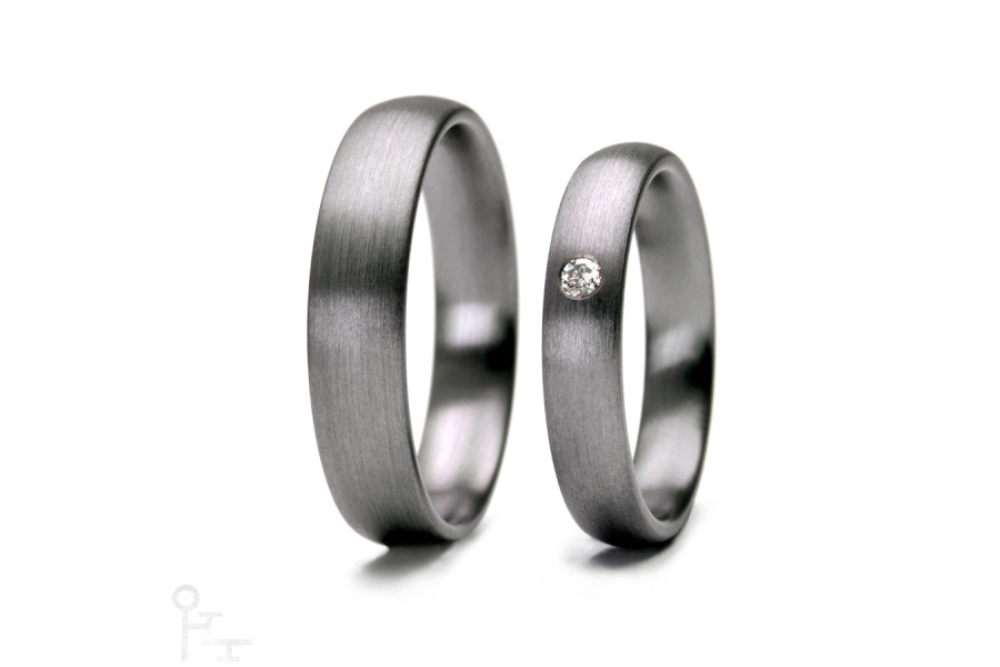 <a href="https://www.juwelier-kerner.de/sortiment/galerien/ringe/trauringe/" rel="tag">Trauringe</a>