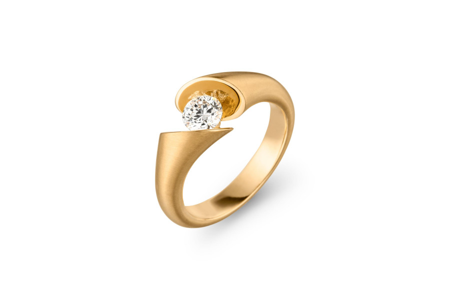 <a href="https://www.juwelier-kerner.de/sortiment/galerien/ringe/verlobungsringe/" rel="tag">Verlobungsringe</a>